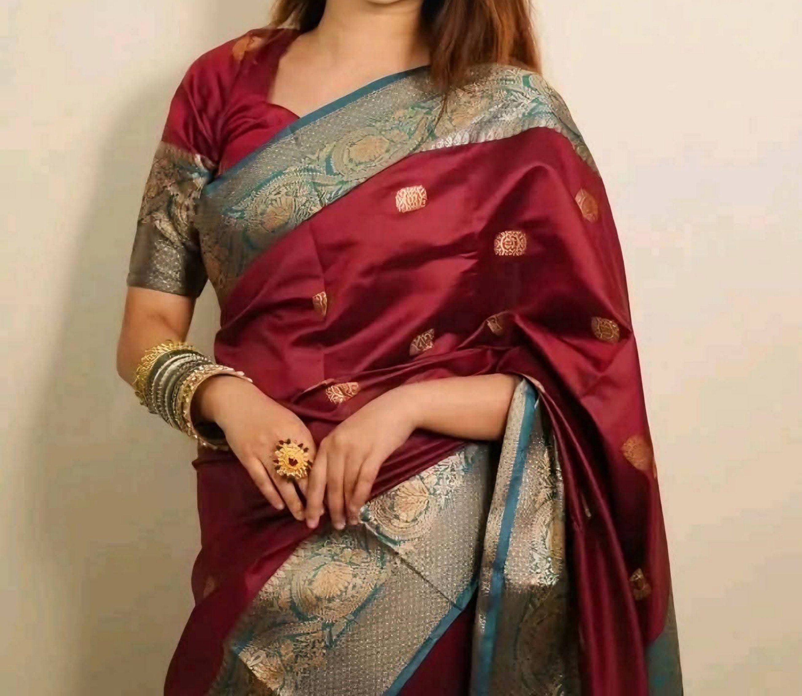 প্রিমিয়াম সফট সিল্ক শাড়ি | সোনালি জরি ও বুটি ডিজাইন | ফ্রি ম্যাচিং ব্লাউজ